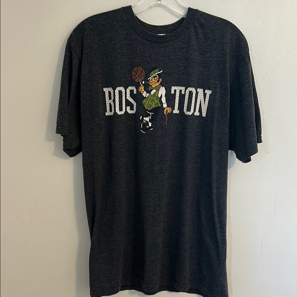 Y2K Anvil Boston Celtics Retro Graphic T-Shirt Size Large dark gray